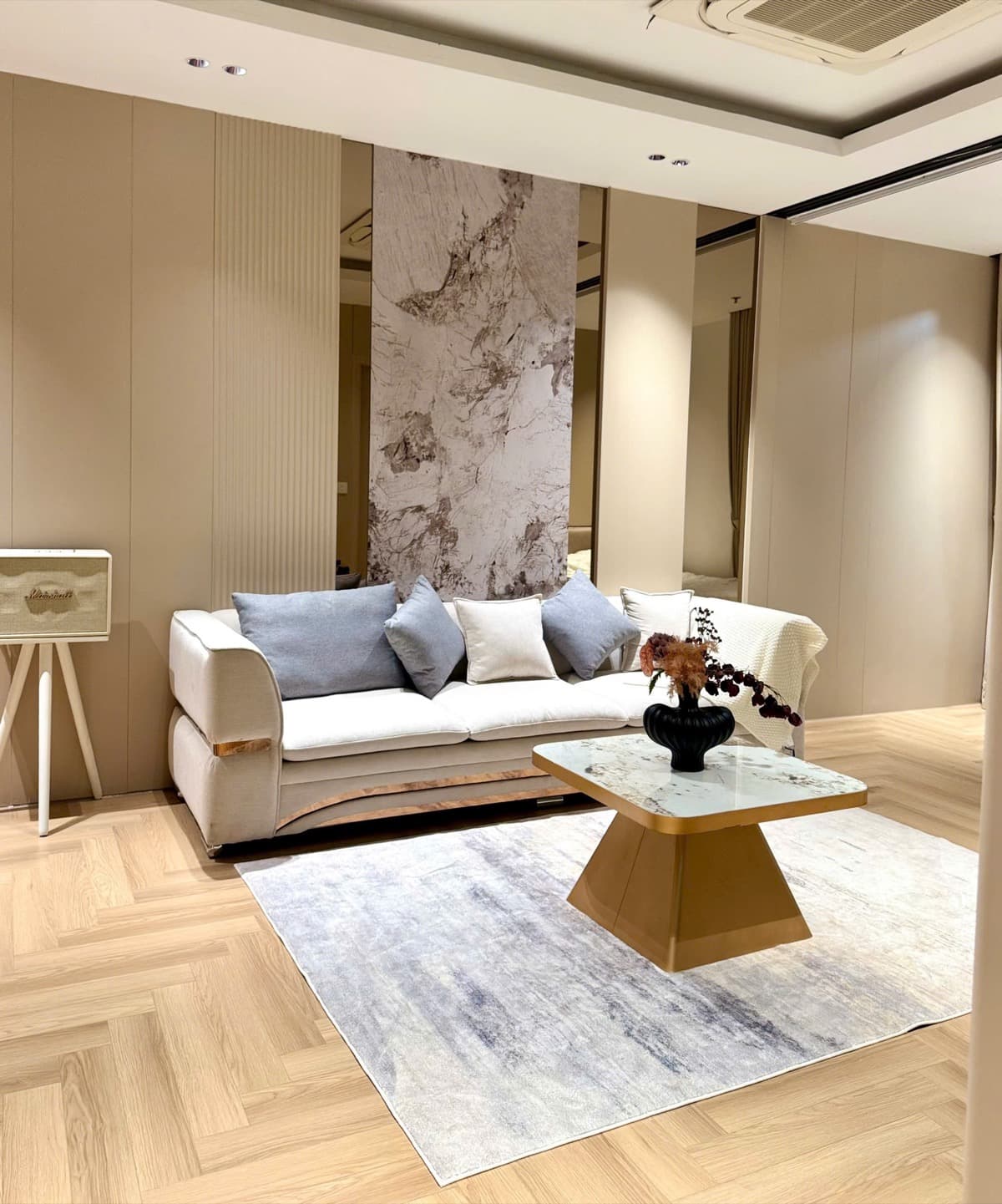 Căn hộ 2PN Park 2 - Nội thất đẹp sàn gỗ xương cá