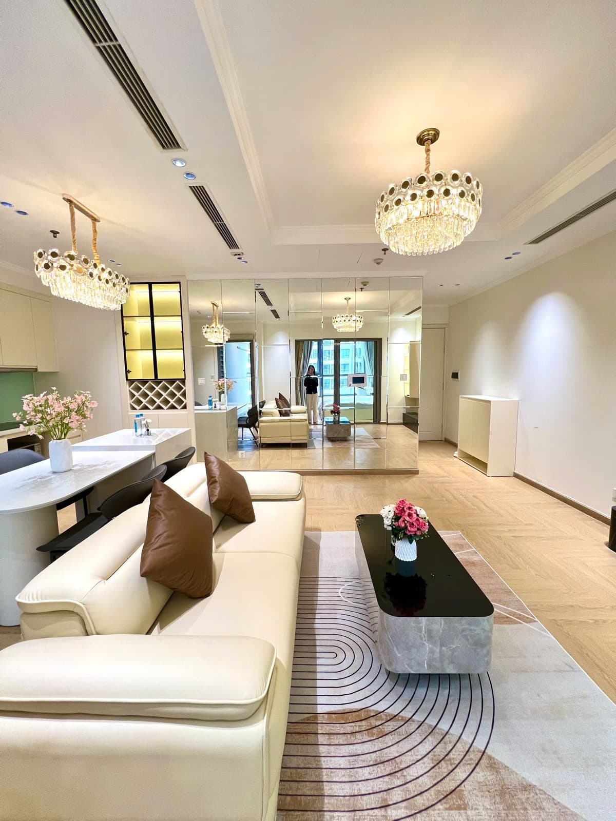 Cho thuê 1PN Park 8 - Đèn chùm pha lê sang trọng